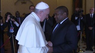 El Papa con el presidente de Mozambique, Filipe Nyusi
