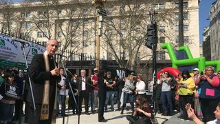 El cardenal Poli, en la oración interreligiosa por personas con discapacidad