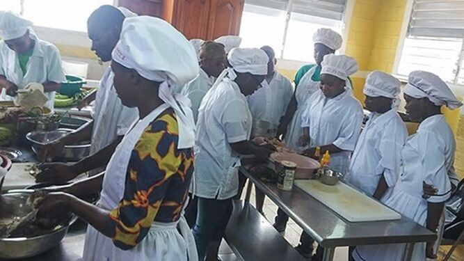 Jóvenes en la una escuela de los salesianos en Haití