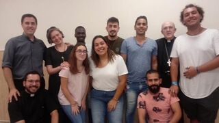 Osoro, con solicitantes de asilo