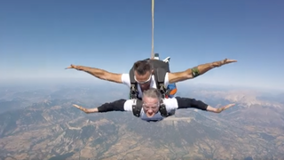 El obispo francés paracaidista