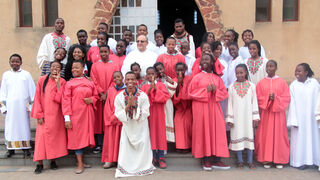 P. Juan Sánchez Arenas, en el centro: "Los mozambiqueños sienten en los mensajes del Papa alegría liberadora"