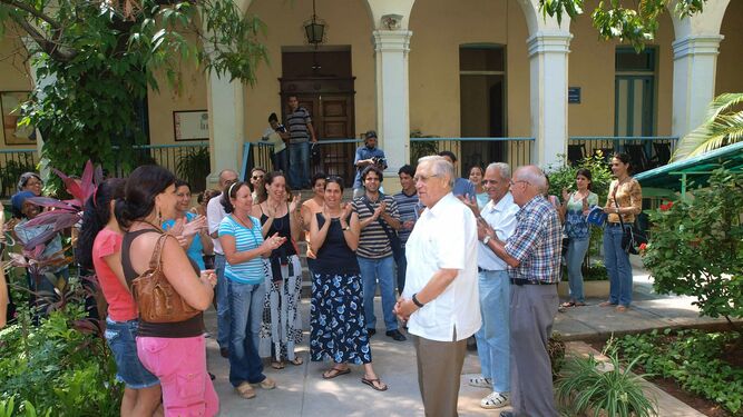 Fray Manuel, con alumnos suyos