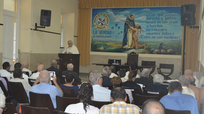Fray Manuel Uña imparte una conferencia