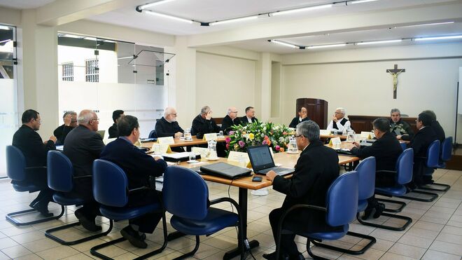 Obispos debaten en Lima para confraternizar y dialogar acerca de la Iglesia