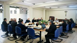 Obispos debaten en Lima para confraternizar y dialogar acerca de la Iglesia