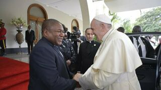 Francisco, con el presidente de Mozambique