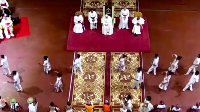 Danzas de los jóvenes al Papa