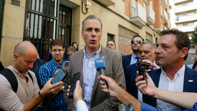 Ortega Smith habla con los medios