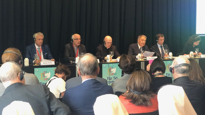 Mesa redonda de Carlos Osoro y Martínez Almeida, entre otros