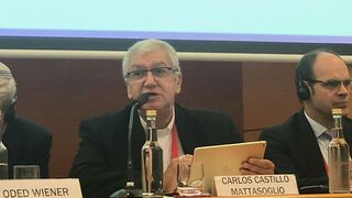 El arzobispo de Lima, Carlos Castillo, durante su intervención