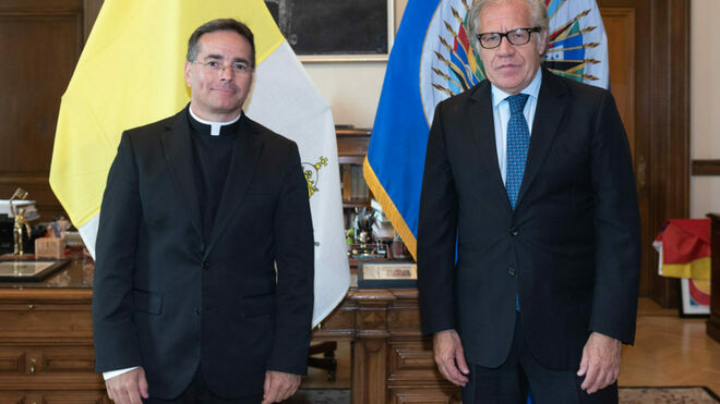 Monseñor Mark Miles y el Secretario General de la OEA, Luis Almagro
