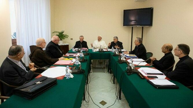 El Papa Francisco, reunido con el C-6