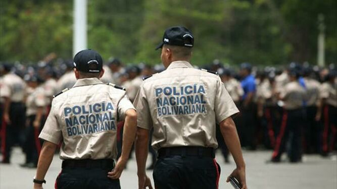 Policías venezolanos
