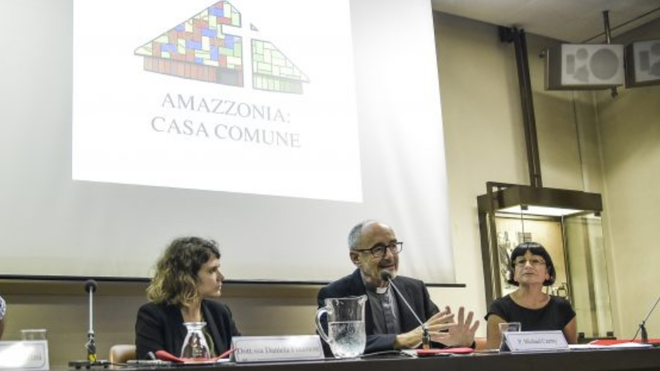 Michael Czerny, presentando los eventos de la Casa Común del Sínodo