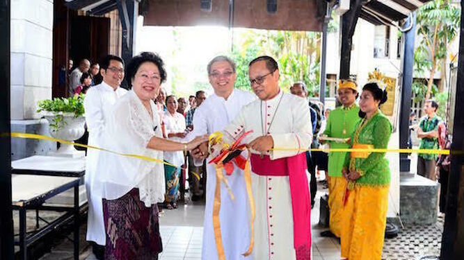 Celebración interreligiosa en Indonesia