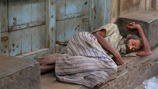 Sólo reconociendo como hermanos a los pobres y los que sufren participaremos del banquete del reino