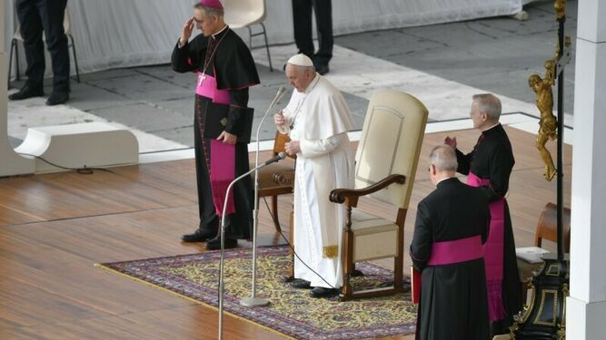 Bergoglio dando la catequesis