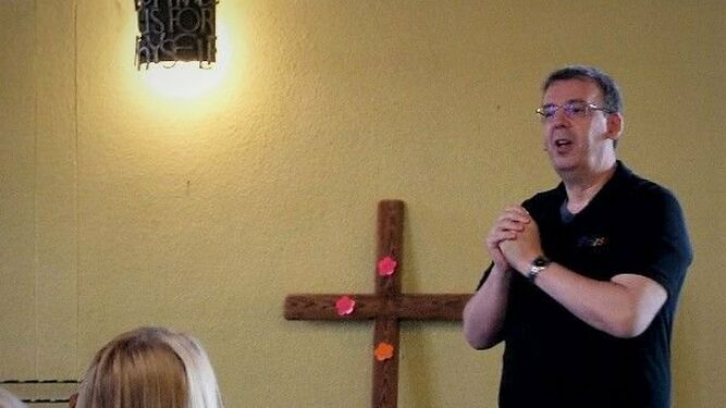 James Alison da una charla