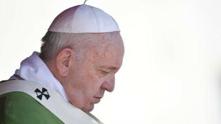 El Papa Francisco en oración