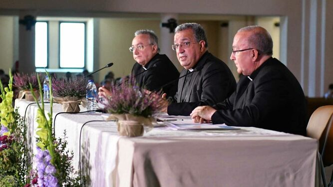 Rico Pavés, Ginés García Beltrán y José María Avendaño presentaron el Plan Pastoral