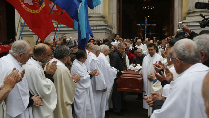 Curas en el funeral de Aldunate