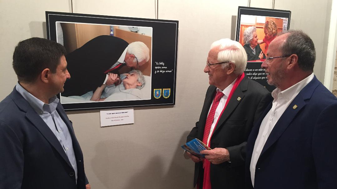 El padre Ángel inaugura una exposición sobre solidaridad en la Diputación de Jaén