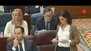 Díaz Ayuso se enreda con Franco:  "¿Qué será lo siguiente? ¿La cruz del valle? ¿Todo el valle? ¿Las parroquias del barrio? ¿Arderán como en el 36?"