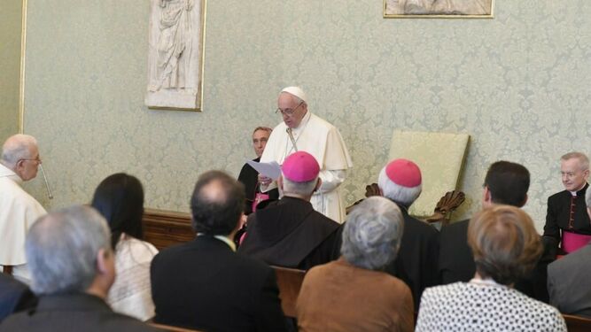 Francisco, hoy, con participantes de la conferencia sobre Puebla