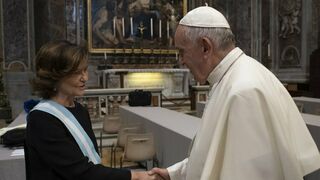 La vicepresidenta Carmen Calvo, con el Papa
