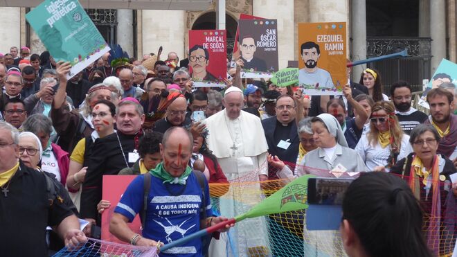 Francisco deja claro que quiere caminar entre la gente