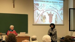 Pepa Torres impartiendo un seminario