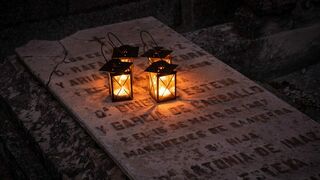 Luces en la Sacramental de San Isidro