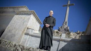 Santiago Cantera, ante la cruz del Valle