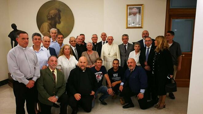 El Papa, con el grupo de El Dueso