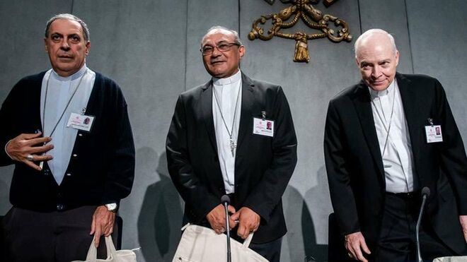 Mons. Pertíñez, Mons. Guimarâes y el Cardenal Aguiar