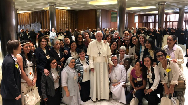 El Papa y las mujeres del Sínodo de la Amazonía