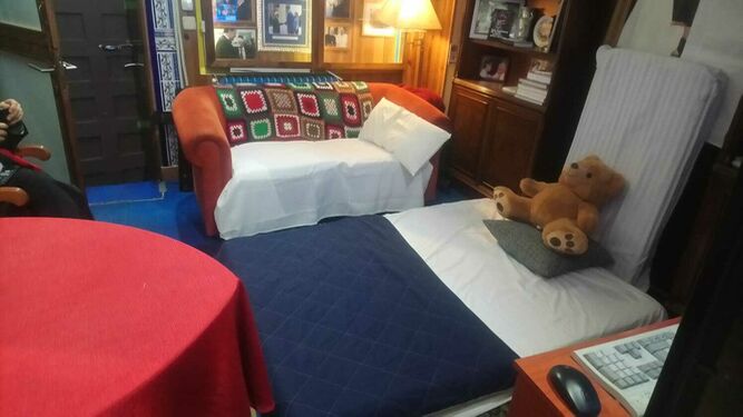 El despacho del padre Ángel, abierto para familias sin techo