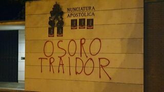 Pintadas contra Osoro en la sede de la Nunciatura