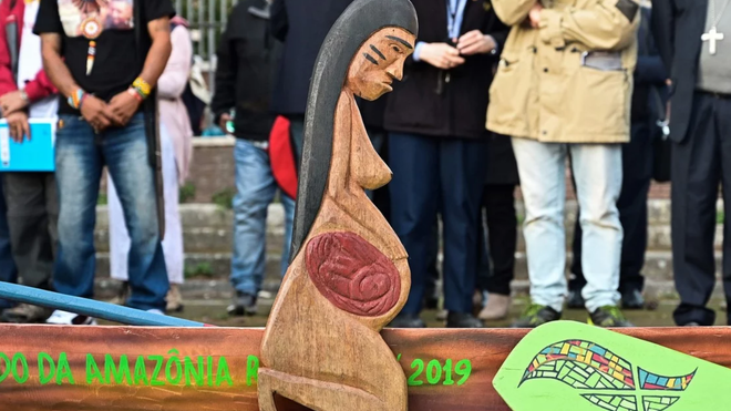 Una de las estatuillas landas al Tíber