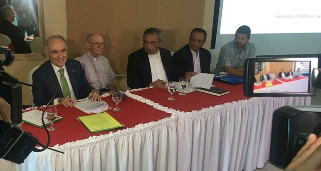 Firma del convenio entre la Fundación Chávarri y Cáritas Honduras