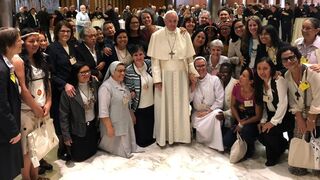 Francisco y las mujeres del Sínodo