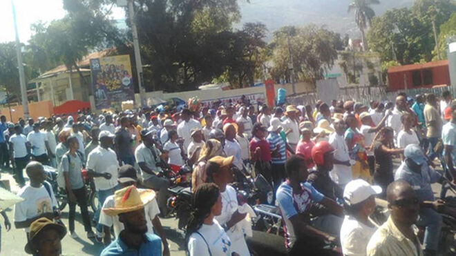 Protesta pacífica desde la catedral de Puerto Príncipe
