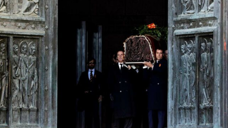 Franco sale del Valle de los Caídos