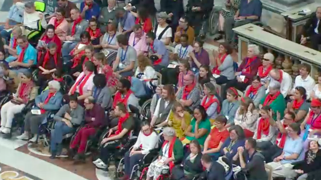 Los pobres, en primera fila