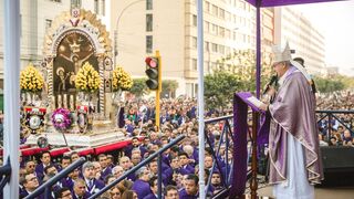 Moseñor Castillo: 'el Arzobispo de Lima y Primado del Perú, Mons. Carlos Castillo, celebración eucarística en los exteriores de la Iglesia Las Nazarenas