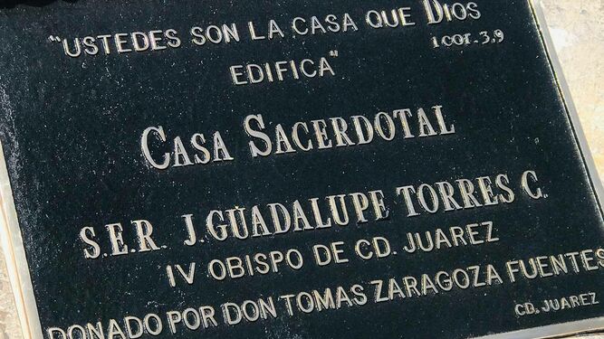 Placa casa sacerdotal