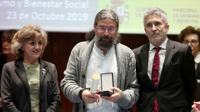 Agustín Rodríguez, flanqueado por la ministra de Sanidad y por el ministro de Interior