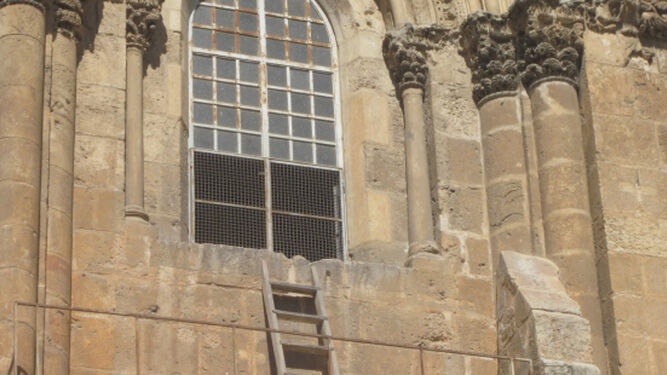La escalera inamovible del Santo Sepulcro