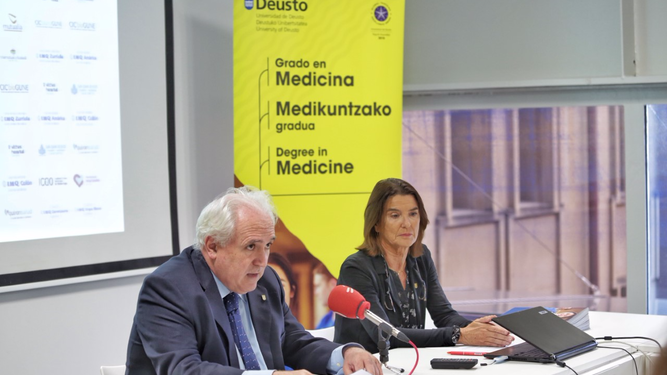 Rector y vicerrectora de Deusto